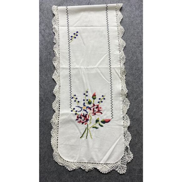 Handmade Floral Cross Stitch Table Runner Crochet Lace Trim White Linen Bouquet - Picture 3 of 13